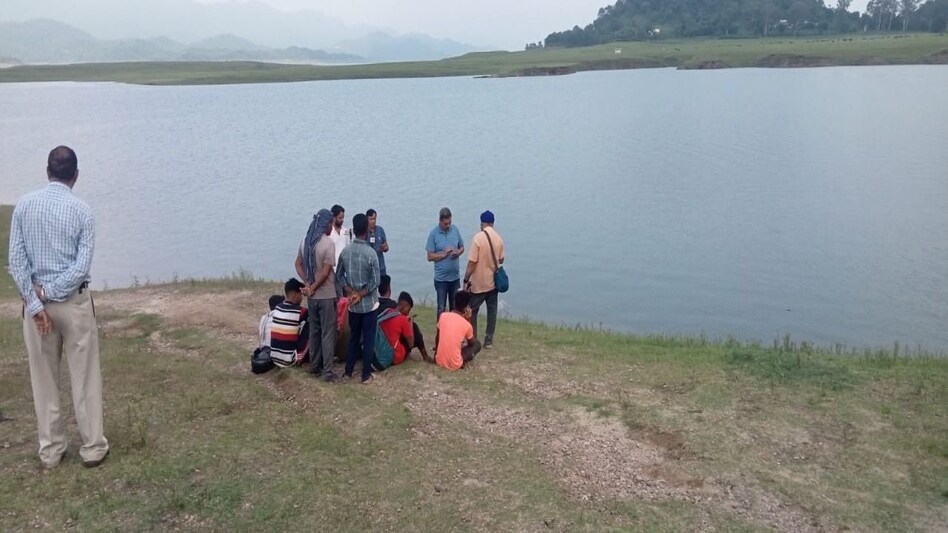 Himachal News: ऊना की गोबिंद सागर झील में डूबने से सात युवकों की मौत Himachal News: ऊना की गोबिंद सागर झील में डूबने से सात युवकों की मौत