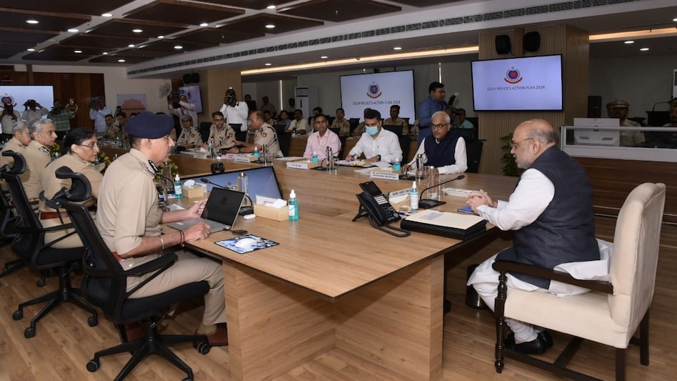 Delhi Police: गृहमंत्री अमित शाह पहुंचे दिल्ली पुलिस हेडक्वार्टर! Delhi Police: गृहमंत्री अमित शाह पहुंचे दिल्ली पुलिस हेडक्वार्टर!