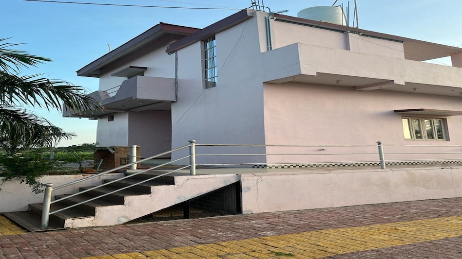 MP: ये RTO का घर है या महल! कहां से आई इतनी रकम ? MP: ये RTO का घर है या महल! कहां से आई इतनी रकम ?