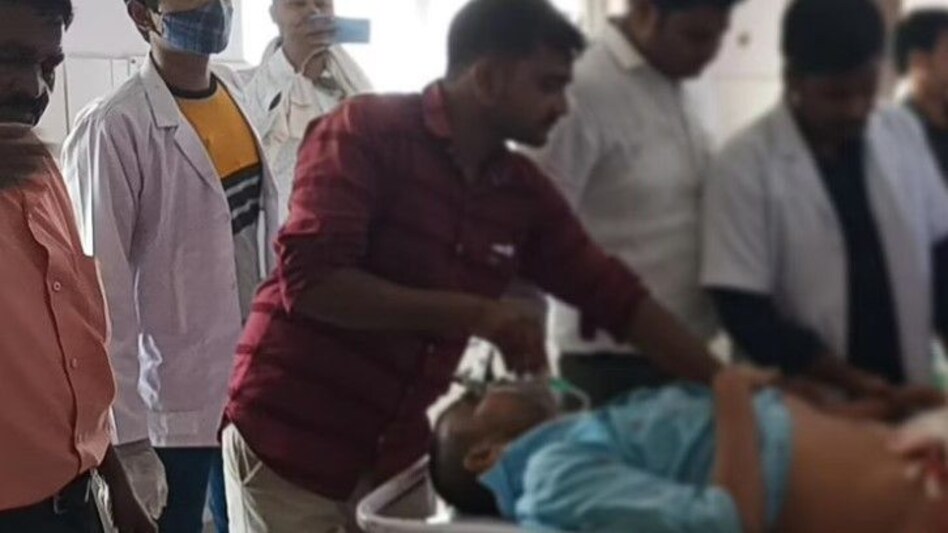 UP Crime : रेप में 10 साल की सजा काट रहे कैदी ने ब्लेड से काटा अपना प्राइवेट पार्ट UP Crime : रेप में 10 साल की सजा काट रहे कैदी ने ब्लेड से काटा अपना प्राइवेट पार्ट