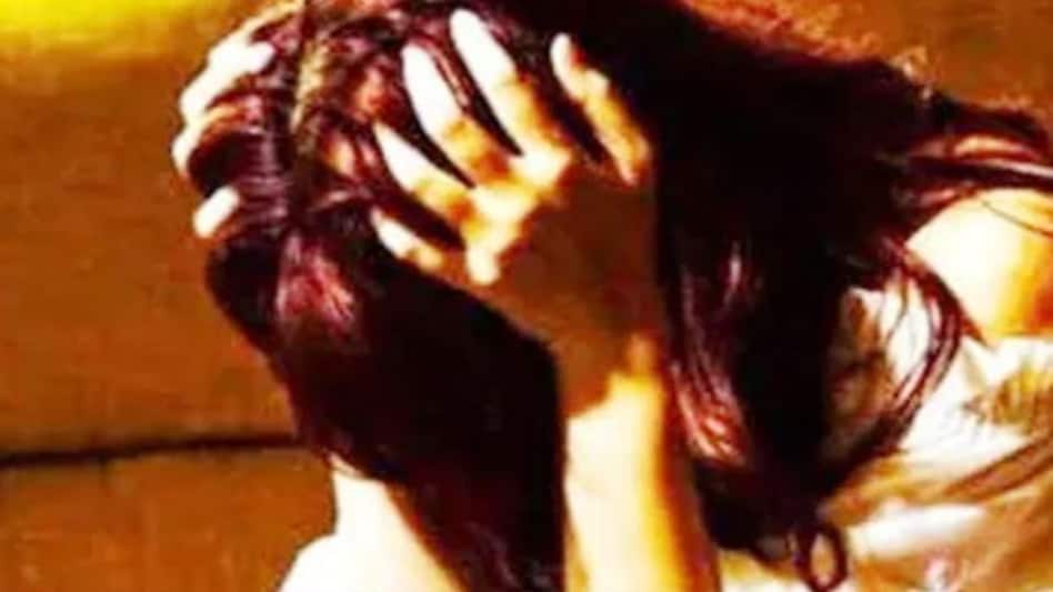 UP Crime : रेप से जन्मे बेटे ने बड़े होकर पिता का नाम पूछा तब 27 साल बाद हुई FIR, अब आरोपी अरेस्ट UP Crime : रेप से जन्मे बेटे ने बड़े होकर पिता का नाम पूछा तब 27 साल बाद हुई FIR, अब आरोपी अरेस्ट