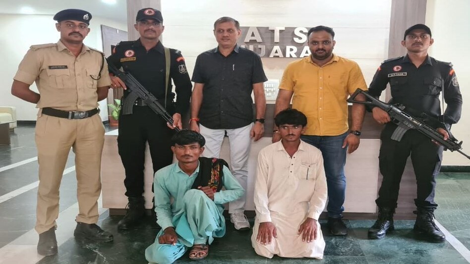 Gujarat Crime: 190 करोड़ की ड्रग्स मामले में दो गिरफ्तार, गुजरात ATS का बड़ा ऑपरेशन Gujarat Crime: 190 करोड़ की ड्रग्स मामले में दो गिरफ्तार, गुजरात ATS का बड़ा ऑपरेशन