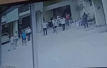 UP Crime: नोएडा के बाद गाजियाबाद की सोसाइटी में दिखी दबंगई, शख्स ने की लोगों के साथ मारपीट CrimeTak