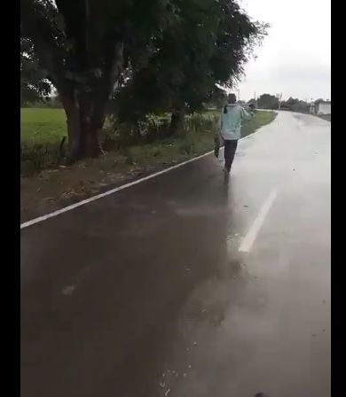 MP Crime News: ...जब अपने ही बेटे का कटा हुआ हाथ लेकर थाने पहुंचा आरोपी...देखें वीडियो MP Crime News: ...जब अपने ही बेटे का कटा हुआ हाथ लेकर थाने पहुंचा आरोपी...देखें वीडियो