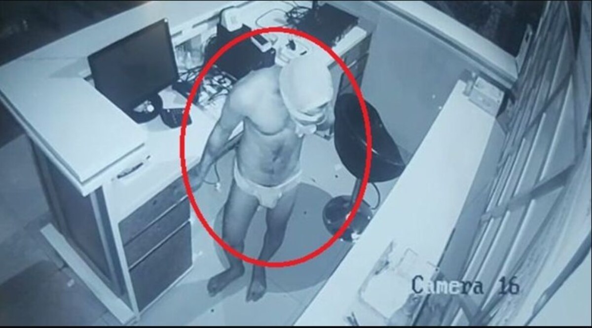 Viral Video: चोर ने सिर्फ अंडरवियर पहन कर की चोरी, शोरूम से उड़ाए 7 लाख रुपए कैश CrimeTak