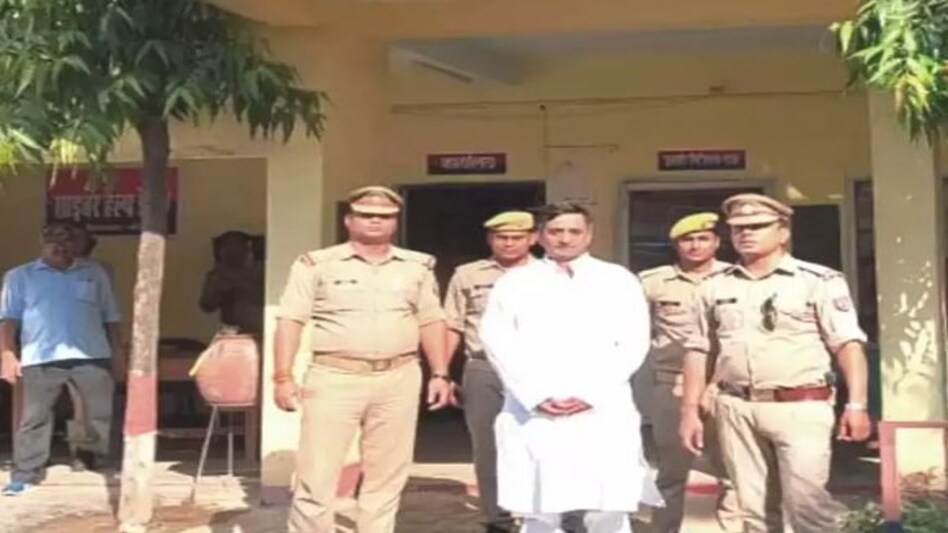 बिहार को डराने वाला 'डॉक्टर डॉन' ऐसे जकड़ा गया उत्तर प्रदेश पुलिस की हथकड़ियों में बिहार को डराने वाला 'डॉक्टर डॉन' ऐसे जकड़ा गया उत्तर प्रदेश पुलिस की हथकड़ियों में