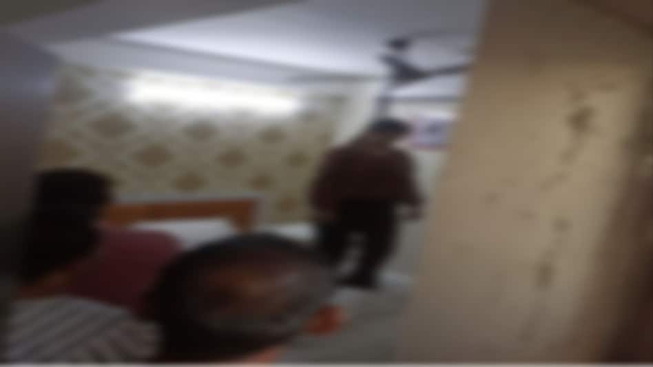 Noida Crime: होटल के कमरा नंबर 120 में ऐसा हुआ क्या था? लड़की के Video से फंसा पेंच Noida Crime: होटल के कमरा नंबर 120 में ऐसा हुआ क्या था? लड़की के Video से फंसा पेंच