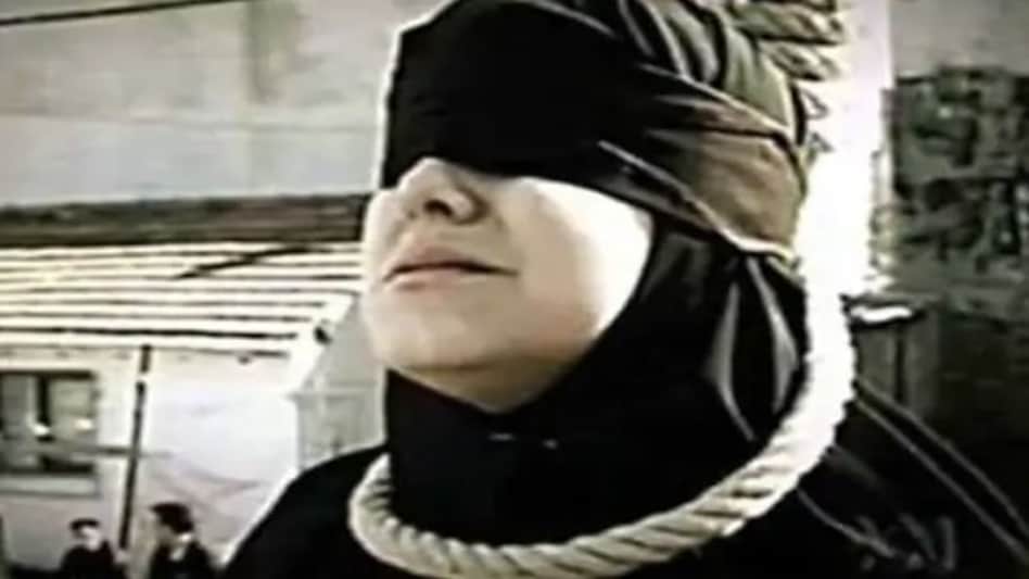 19 साल की बेटी ने मां के पैरों के नीचे से कुर्सी खींच दे दी फांसी, इसलिए मिली थी सज़ा-ए-मौत 19 साल की बेटी ने मां के पैरों के नीचे से कुर्सी खींच दे दी फांसी, इसलिए मिली थी सज़ा-ए-मौत