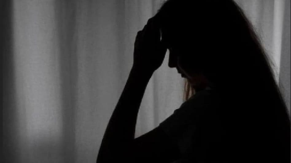 फेमस शेयर ब्रोकर ने एक्ट्रेस को फिल्मों में काम दिलाने के बहाने होटल में बुलाया फिर किया गंदा काम फेमस शेयर ब्रोकर ने एक्ट्रेस को फिल्मों में काम दिलाने के बहाने होटल में बुलाया फिर किया गंदा काम