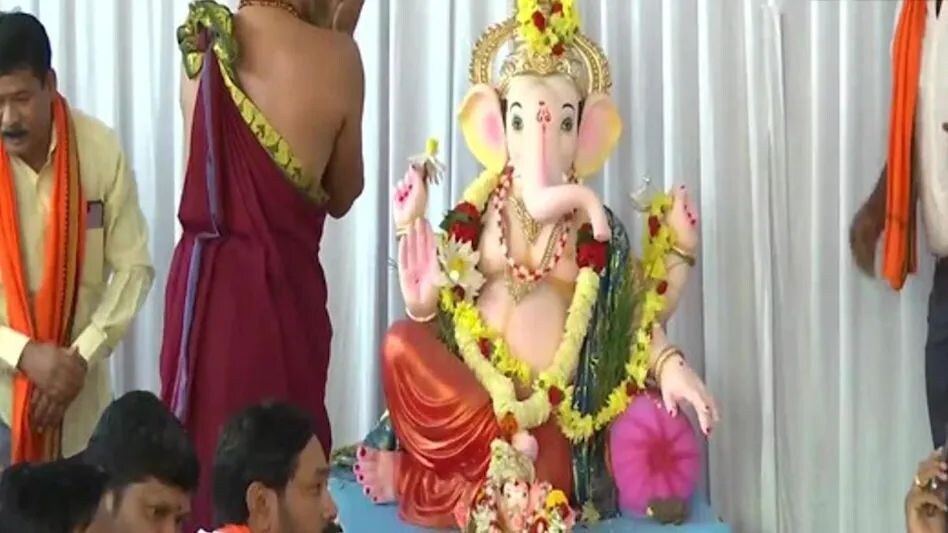 Karnataka News: हुबली के ईदगाह मैदान में हुई गणपति की स्थापना! Karnataka News: हुबली के ईदगाह मैदान में हुई गणपति की स्थापना!