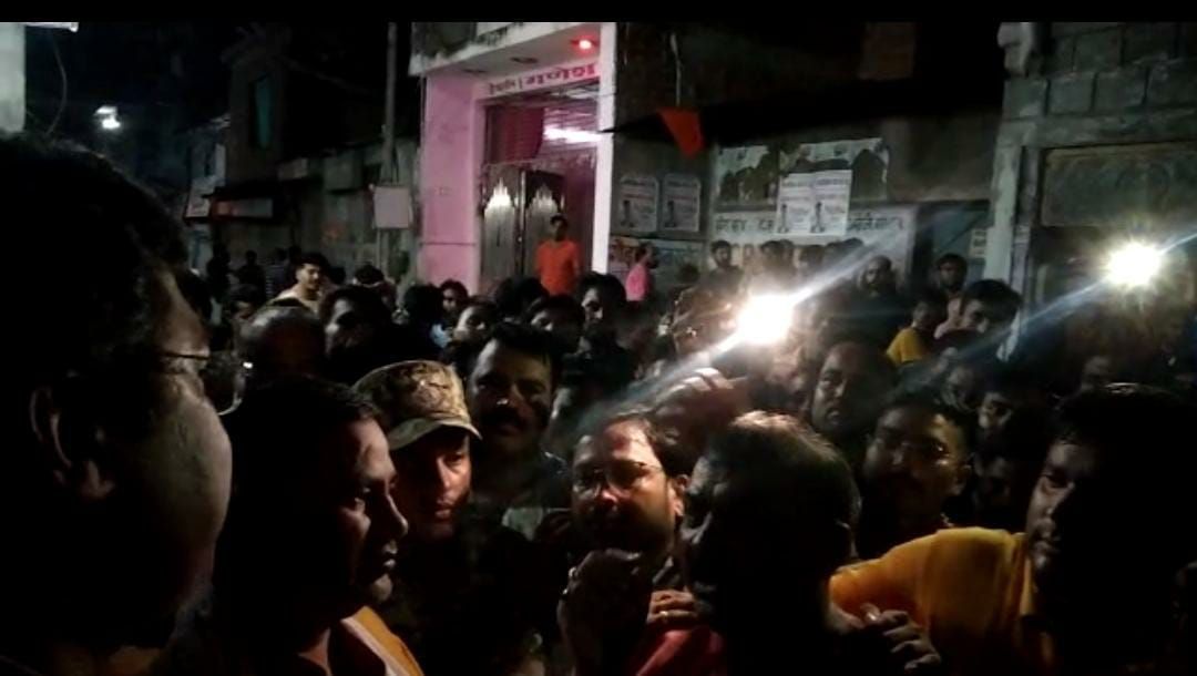 MP Crime: पुलिस की वर्दी पहनकर घर में घुसे बदमाश, बेटी की हत्या कर पूरा घर लूट ले गए CrimeTak