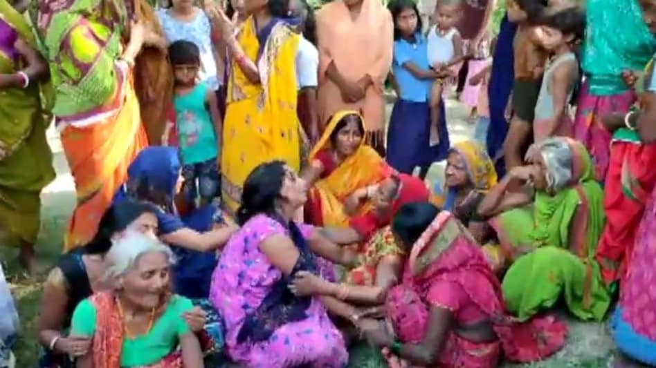 Bihar Crime: सारण में 10 साल के बच्चे की गला रेतकर हत्या, जंगल में फेंकी लाश Bihar Crime: सारण में 10 साल के बच्चे की गला रेतकर हत्या, जंगल में फेंकी लाश