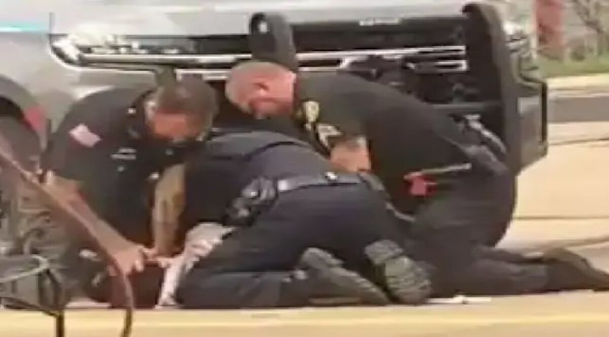 फिर वायरल हुआ अमेरिकी पुलिस की बेरहमी का वीडियो, इसलिए तीन पुलिसवाले हुए सस्पेंड CrimeTak