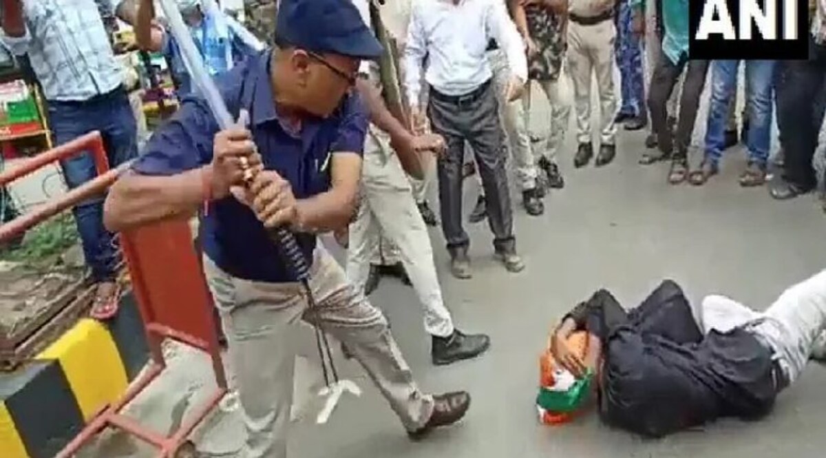 राजस्थान में छात्र और पुलिस के बीच हिंसक भिडंत, एक पुलिस अफसर का फट गया सिर CrimeTak