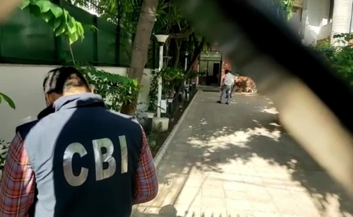 CBI Raided Delhi Education Minister house: 'सीबीआई आई है, उनका स्वागत है...' मनीष सिसोदिया के घर CB...