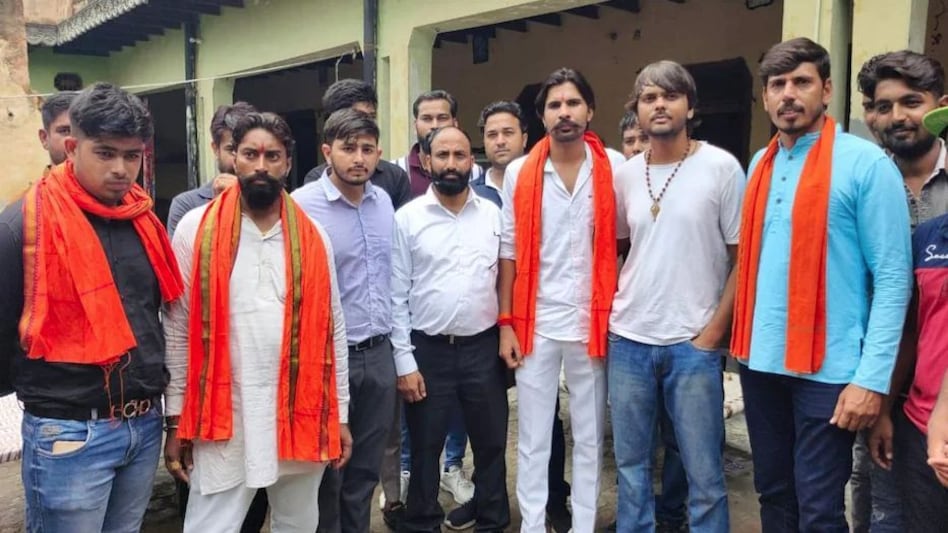 ओवैसी पर गोली चलाने वाला शुभम जमानत पर रिहा, आजतक के सवालों में फंसा तो वकील ने कहा बच्चा है! ओवैसी पर गोली चलाने वाला शुभम जमानत पर रिहा, आजतक के सवालों में फंसा तो वकील ने कहा बच्चा है!