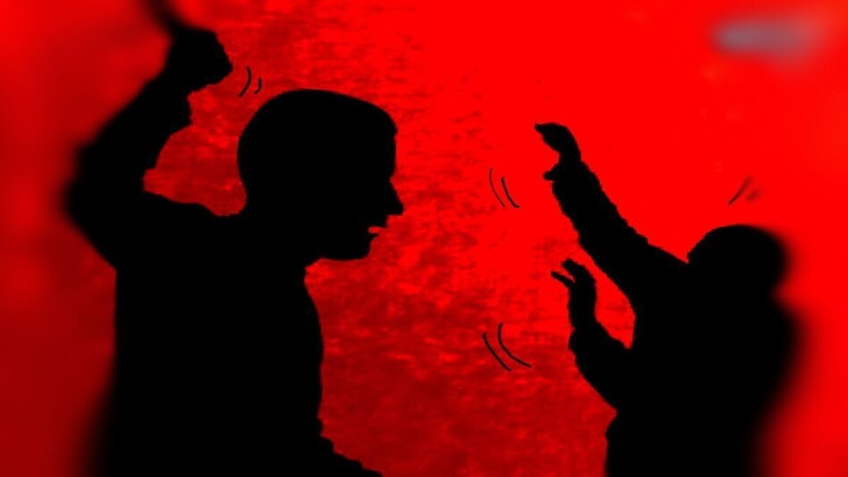 अनजान शख्स से फोन पर क्या बात करती है? इस शक में बेटे ने अपनी ही मां को मार ड़ाला अनजान शख्स से फोन पर क्या बात करती है? इस शक में बेटे ने अपनी ही मां को मार ड़ाला