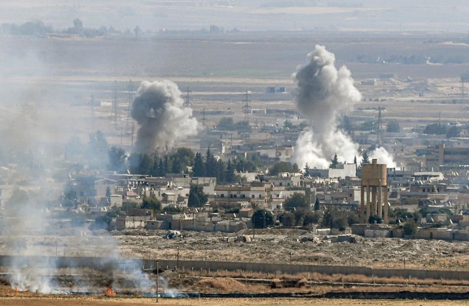 सीरिया के अलेप्पो के पास तुर्की का हवाई हमला, कुर्दिश लड़ाकों के चक्कर में मारे गए तीन सैनिक सीरिया के अलेप्पो के पास तुर्की का हवाई हमला, कुर्दिश लड़ाकों के चक्कर में मारे गए तीन सैनिक