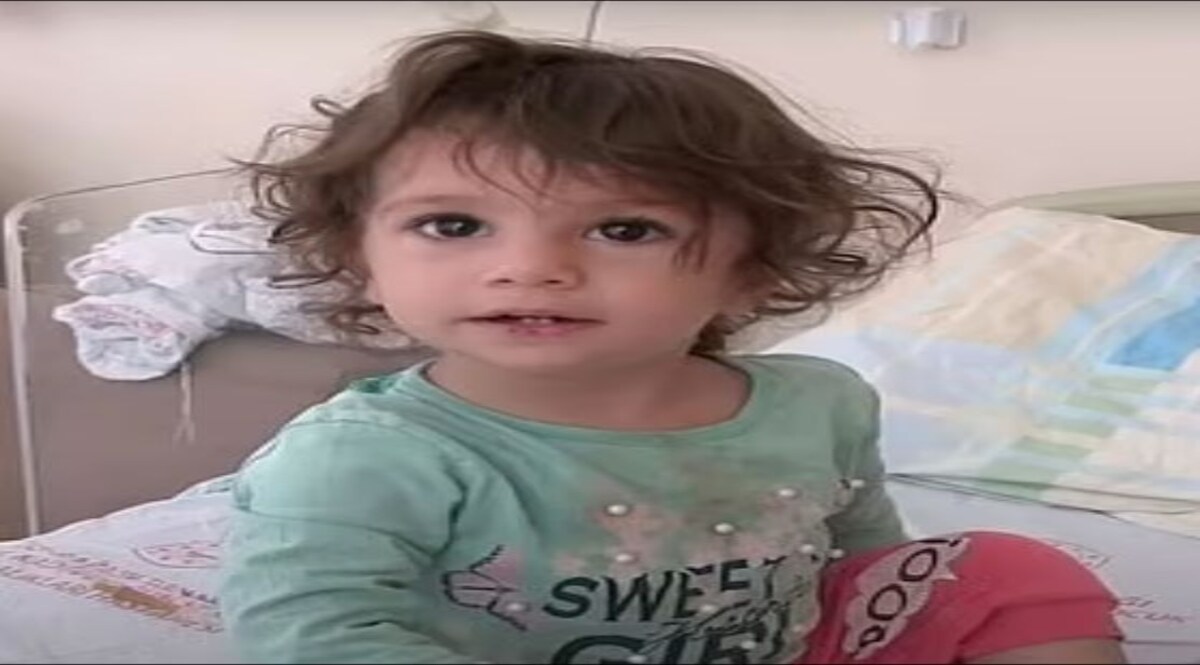 दो साल की मासूम के होंठ पर सांप ने काटा, फिर बच्ची ने दांतों से नोचकर सांप को ही मार डाला CrimeTak