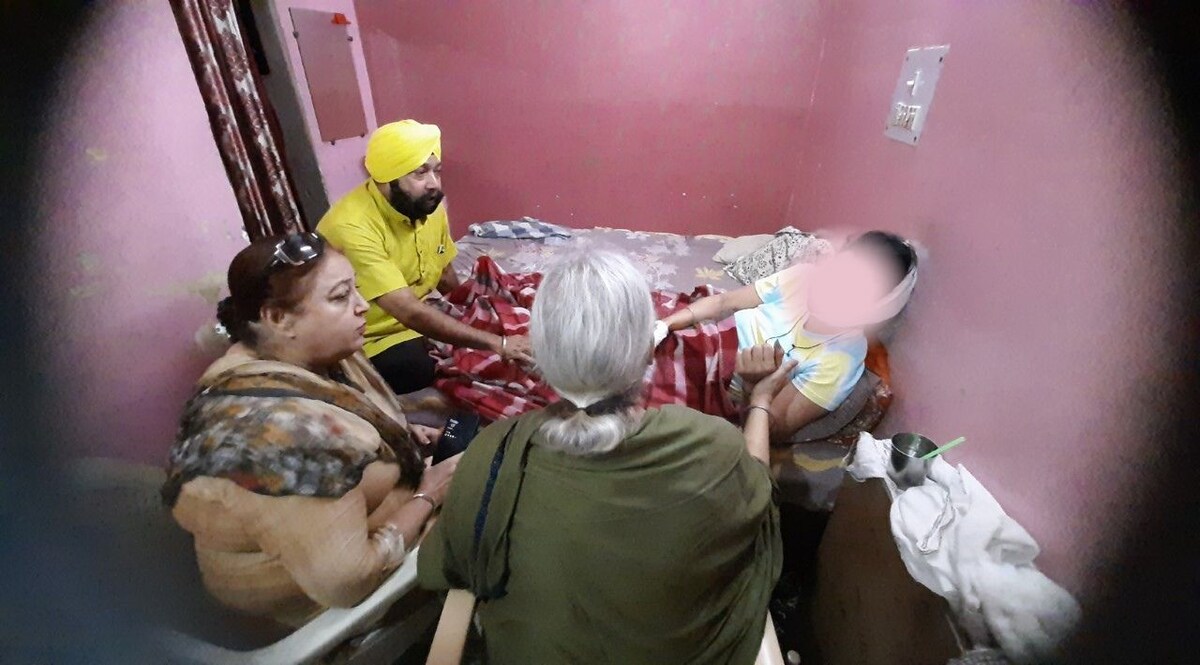 Delhi Crime: लेडी टीचर पर सनकी आशिक ने किया ब्लेड से किया हमला, हालत नाजुक CrimeTak