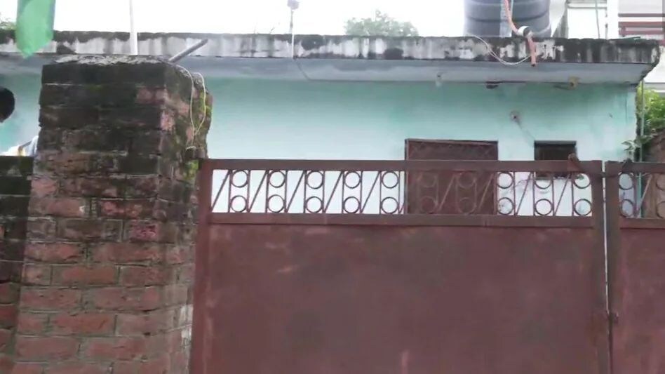 Jammu and Kashmir: जम्मू में एक घर में 6 शव मिलने से हड़कंप! क्या है इसके पीछे की वजह ? Jammu and Kashmir: जम्मू में एक घर में 6 शव मिलने से हड़कंप! क्या है इसके पीछे की वजह ?