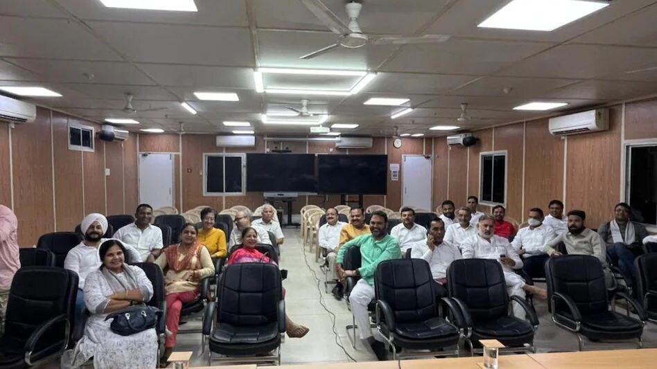 AAP Party MLA'S Update: बीजेपी का 'OPERATION LOTUS' फेल! सभी विधायकों से हुआ संपर्क - आप AAP Party MLA'S Update: बीजेपी का 'OPERATION LOTUS' फेल! सभी विधायकों से हुआ संपर्क - आप