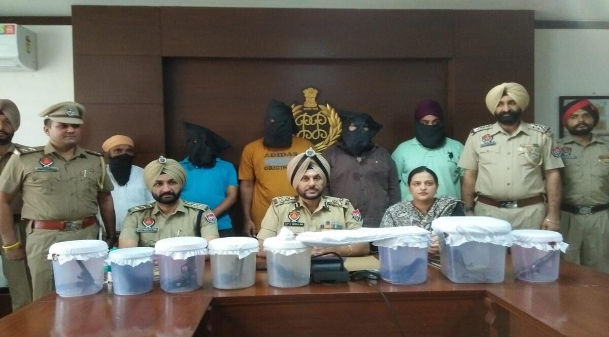 Punjab Crime: लॉरेंस बिश्नोई गैंग के 5 गैंगस्टर गिरफ्तार, हथियार बरामद CrimeTak