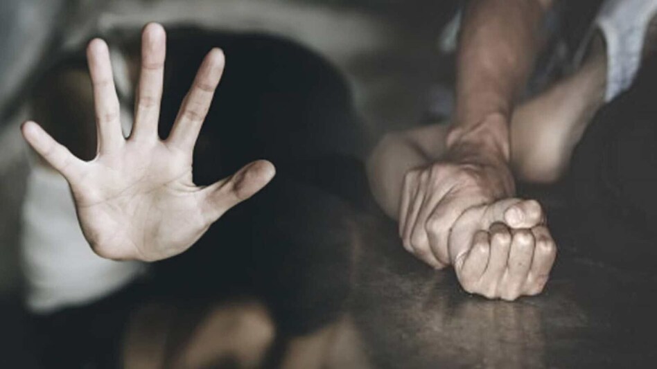 Agra Crime News: आगरा में मस्जिद में पढ़ने गई 10 साल की बच्ची से मौलवी ने किया रेप Agra Crime News: आगरा में मस्जिद में पढ़ने गई 10 साल की बच्ची से मौलवी ने किया रेप