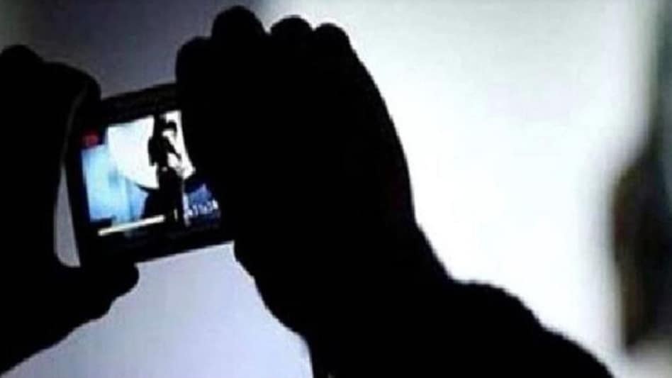 UP Crime: फेसबुक पर बना हिंदू और लड़की को प्रेमजाल में फंसाकर किया रेप UP Crime: फेसबुक पर बना हिंदू और लड़की को प्रेमजाल में फंसाकर किया रेप