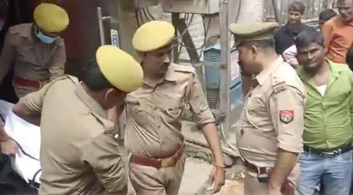 UP Crime: होटल के बाथरुम में लड़की की लाश मिलने से सनसनी, प्रेमी के साथ आई थी होटल CrimeTak