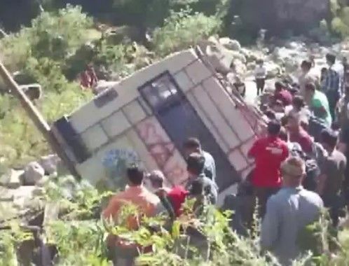 Jammu Kashmir : जम्मू-कश्मीर के पुंछ में बस के खाई में गिरने से 11 लोगों की मौत, 29 घायल Jammu Kashmir : जम्मू-कश्मीर के पुंछ में बस के खाई में गिरने से 11 लोगों की मौत, 29 घायल