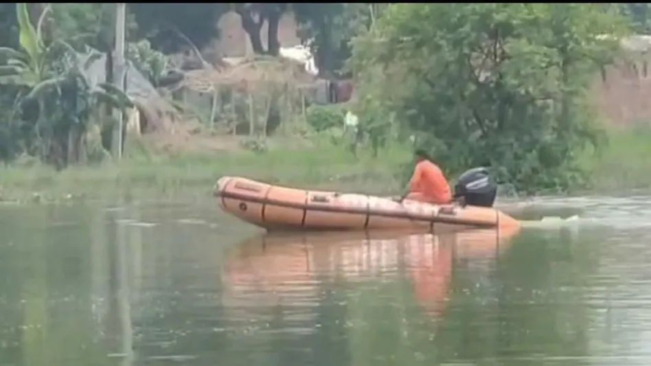 UP: सांप की वजह से डूबी नाव, 7 की मौत, एक बच्ची अभी भी लापता CrimeTak