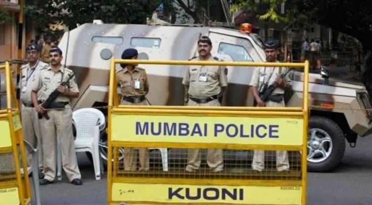 Mumbai Crime: लेडी पुलिस इंस्पेक्टर से की छेड़छाड़, एएसआई गिरफ्तार Mumbai Crime: लेडी पुलिस इंस्पेक्टर से की छेड़छाड़, एएसआई गिरफ्तार