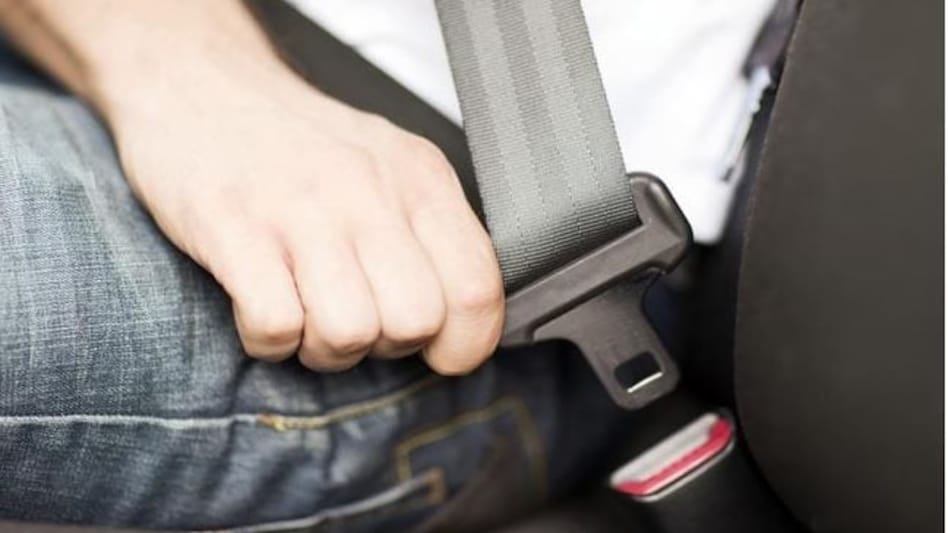 Delhi News: कार में पीछे बैठने वाले के लिए भी जरूरी होता है सीट बेल्ट लगाना, जानें क्या हैं सीटबेल्ट के नियम Delhi News: कार में पीछे बैठने वाले के लिए भी जरूरी होता है सीट बेल्ट लगाना, जानें क्या हैं सीटबेल्...