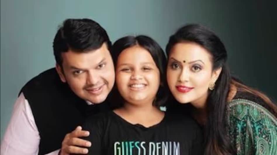 महाराष्ट्र: डिप्टी CM की पत्नी को फेसबुक पर किसने दी गालियां? महाराष्ट्र: डिप्टी CM की पत्नी को फेसबुक पर किसने दी गालियां?