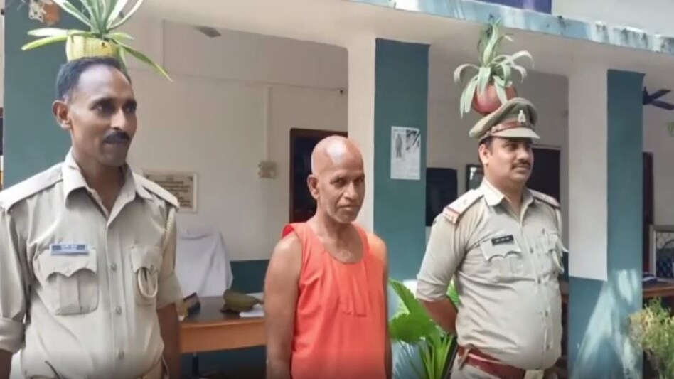 UP Crime: 6 हत्या का आरोपी 30 साल बाद गिरफ्तार, बौद्ध भिक्षु के भेष में काट रहा था फरारी UP Crime: 6 हत्या का आरोपी 30 साल बाद गिरफ्तार, बौद्ध भिक्षु के भेष में काट रहा था फरारी