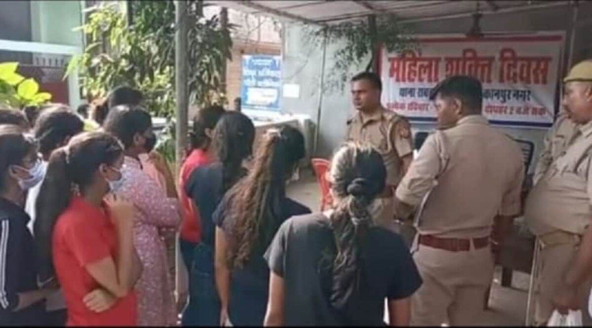Kanpur MMS Case: हॉस्टल के बाहर लगी नेम प्लेट पर इस पुलिस अफसर का नाम! CrimeTak