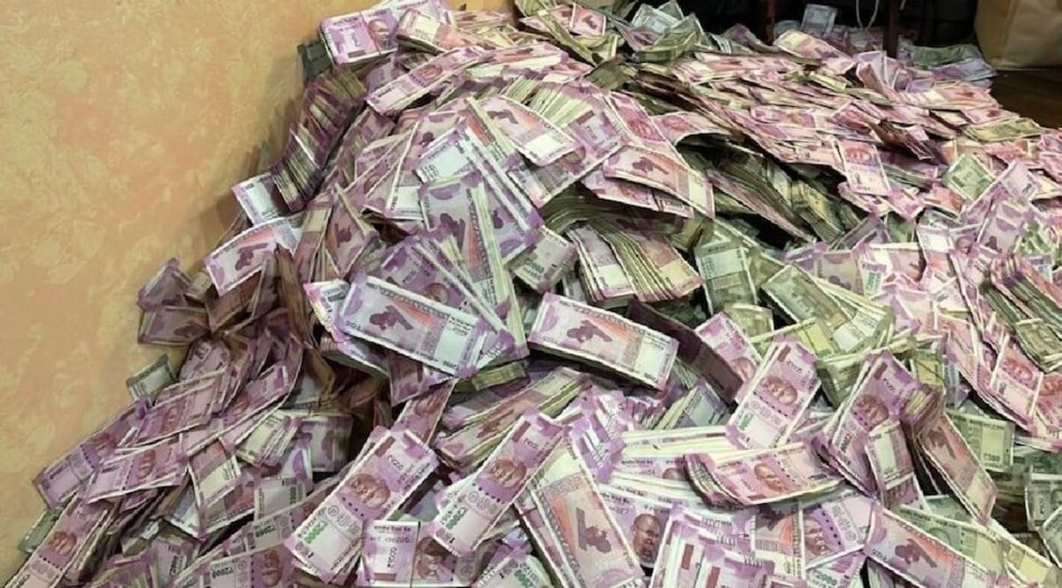 ये क्या ! 42 लाख रुपए के नोट गल गए, कानपुर में पंजाब नेशनल बैंक की बड़ी लापरवाही CrimeTak