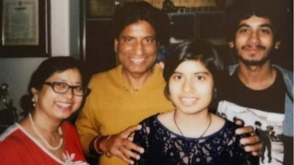 Raju Srivastva: ... राजू श्रीवास्तव की बेटी को मिल चुका है बहादुर के लिए AWARD! Raju Srivastva: ... राजू श्रीवास्तव की बेटी को मिल चुका है बहादुर के लिए AWARD!