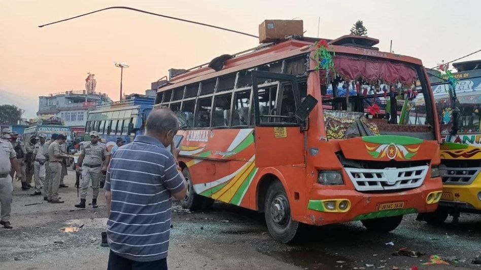 देखें वीडियो - जम्मू-कश्मीर:  उधमपुर में एक के बाद एक दो धमाके, बस में ब्लास्ट