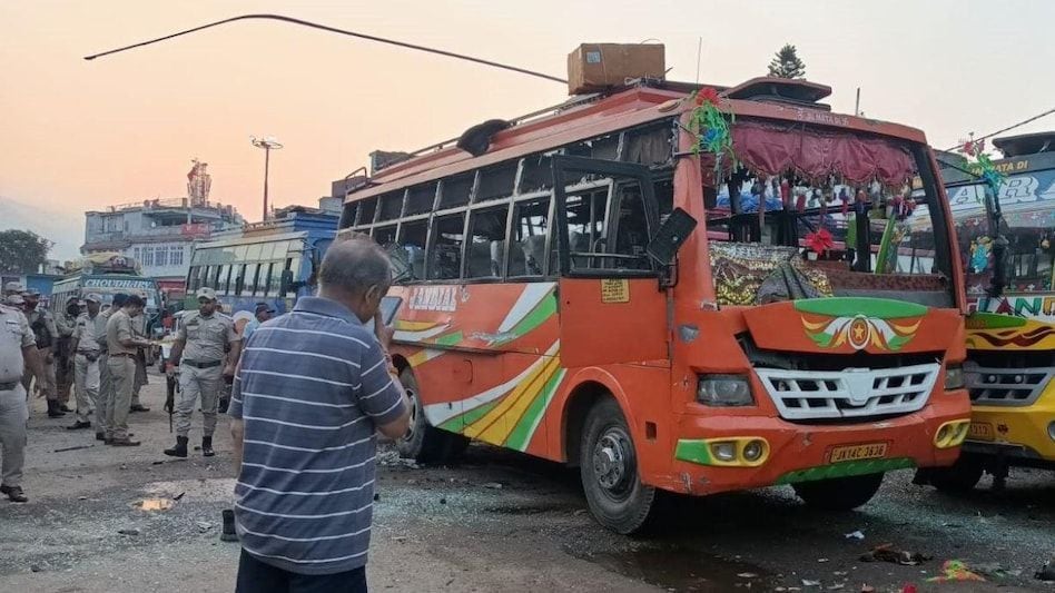 देखें वीडियो - जम्मू-कश्मीर: उधमपुर में एक के बाद एक दो धमाके, बस में ब्लास्ट देखें वीडियो - जम्मू-कश्मीर: उधमपुर में एक के बाद एक दो धमाके, बस में ब्लास्ट