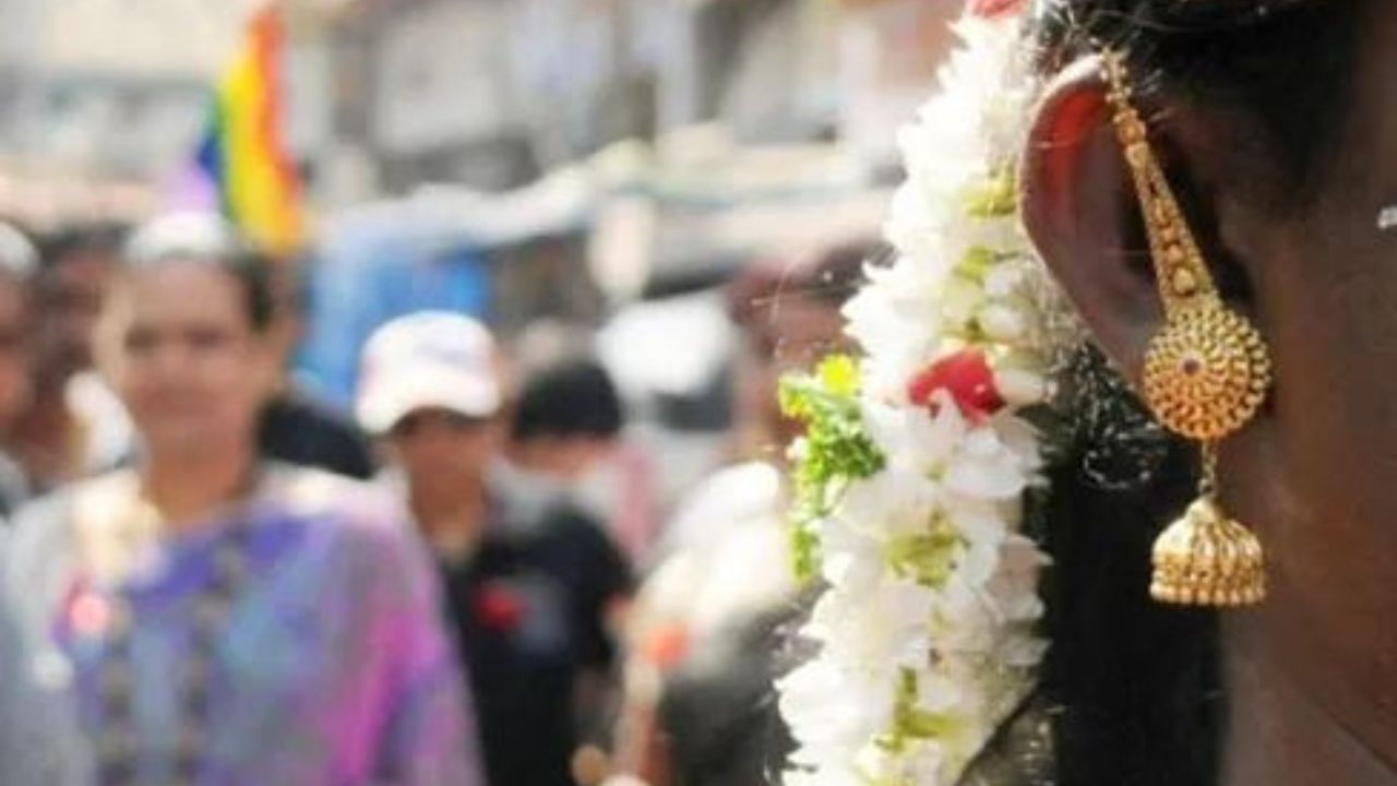 UP Crime: एक किन्नर की साजिश: बेरुखी से नाराज़ किन्नर ने सुपारी देकर कराया प्रेमी का कत्ल UP Crime: एक किन्नर की साजिश: बेरुखी से नाराज़ किन्नर ने सुपारी देकर कराया प्रेमी का कत्ल