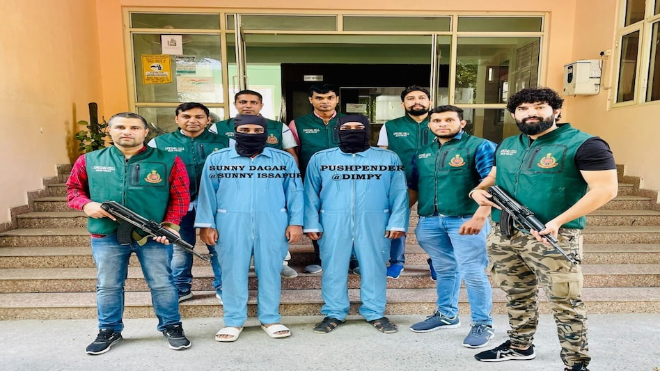 कनाडा में बैठे आतंकवादी से नीरज बवानिया गैंग ने मिलाया हाथ, जेल में रची इस गैंग के सफाये की साज़िश कनाडा में बैठे आतंकवादी से नीरज बवानिया गैंग ने मिलाया हाथ, जेल में रची इस गैंग के सफाये की साज़िश