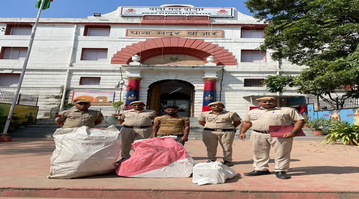 Fire Crackers Recovered: दीवाली से पहले भारी मात्रा में पटाखे बरामद CrimeTak