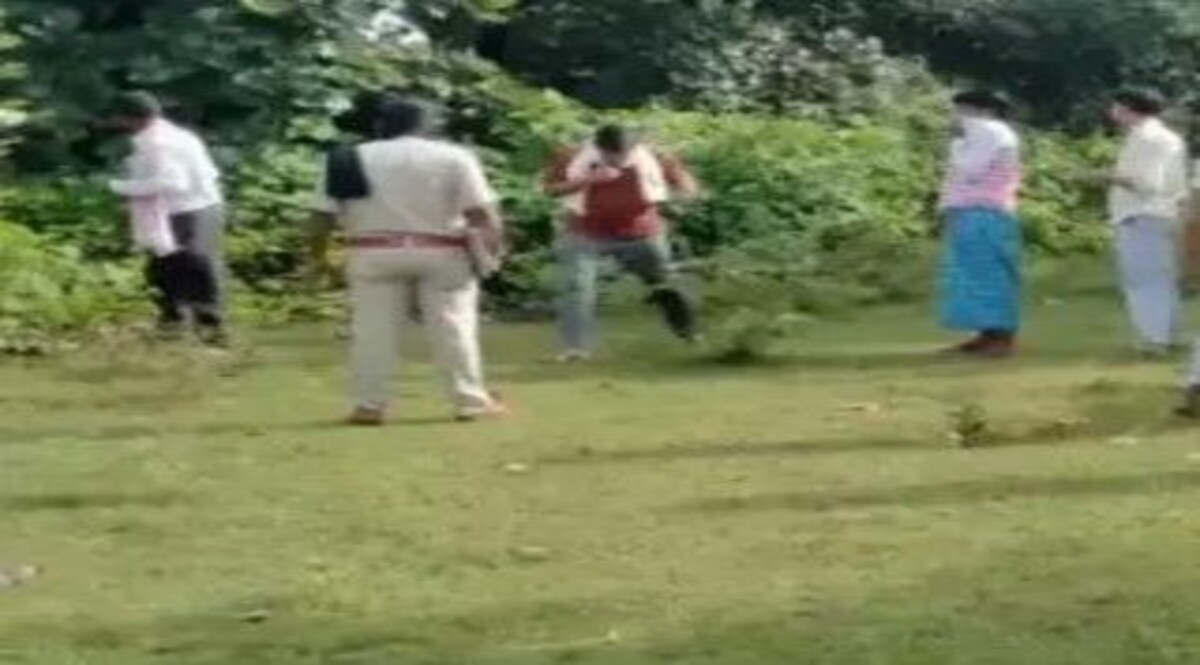 Dumka Crime : दुमका में अब 15 साल की आदिवासी लड़की की पेड़ से लटकती मिली लाश, हत्या या आत्महत्या? CrimeTak