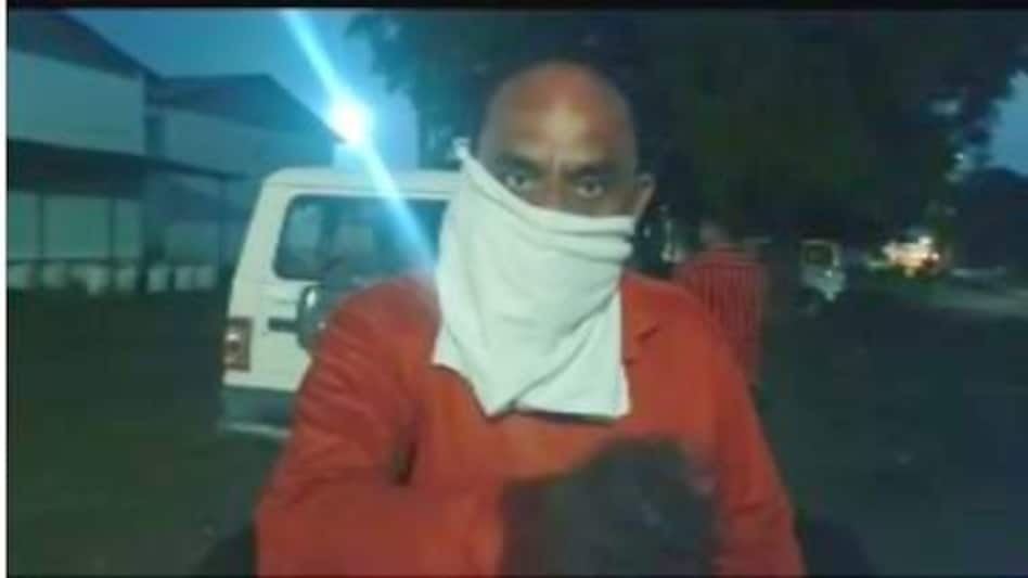 फर्जी स्वास्थ्य मंत्रालय का अधिकारी बन लुटेरे ने अस्पताल में मारा छापा, छोटी सी गलती से ऐसे फंसे फर्जी स्वास्थ्य मंत्रालय का अधिकारी बन लुटेरे ने अस्पताल में मारा छापा, छोटी सी गलती से ऐसे फंसे