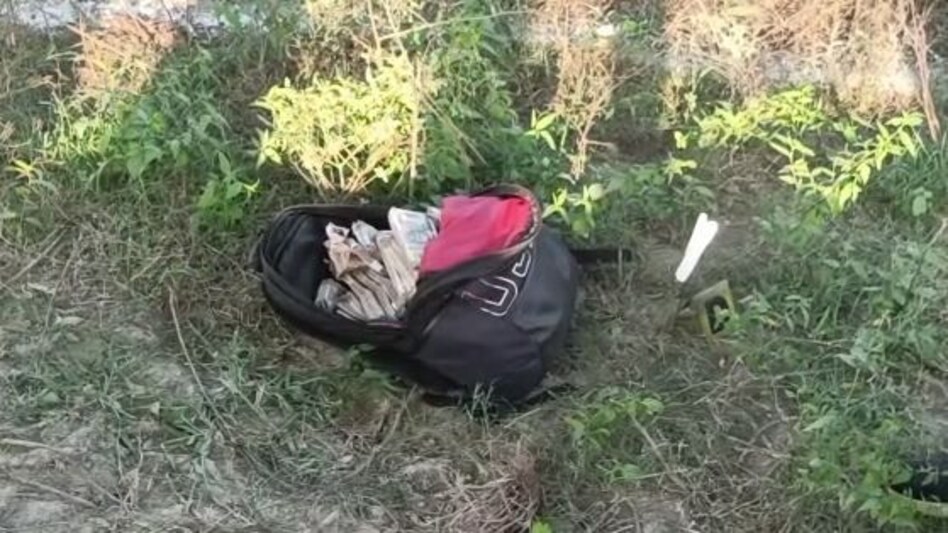 UP Crime: 11 साल के बच्चे का अपहरण, एक अपहरणकर्ता ढेर, दो के पैर में लगी गोली, बच्चा और 29 लाख बरामद UP Crime: 11 साल के बच्चे का अपहरण, एक अपहरणकर्ता ढेर, दो के पैर में लगी गोली, बच्चा और 29 लाख बराम...