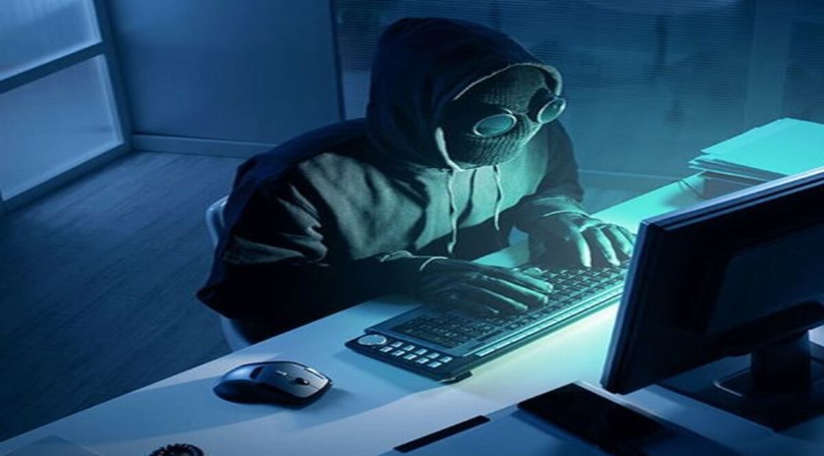 Cyber Crime: महिला ने ऑनलाइन मंगाई मिठाई, पड़ गई बहुत महंगी, खाते से निकल गए ढाई लाख रुपये CrimeTak