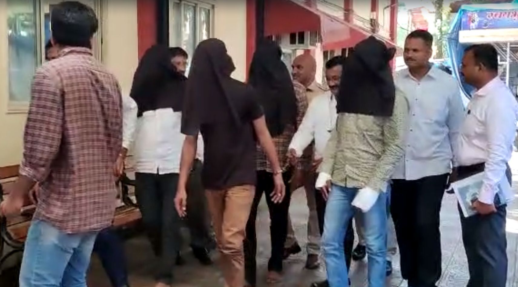 फर्जी CBI अफसर बनकर कारोबारी से लूटे 5 लाख रुपए, स्कॉर्पियो कार ने ऐसे पोल खोल दी CrimeTak