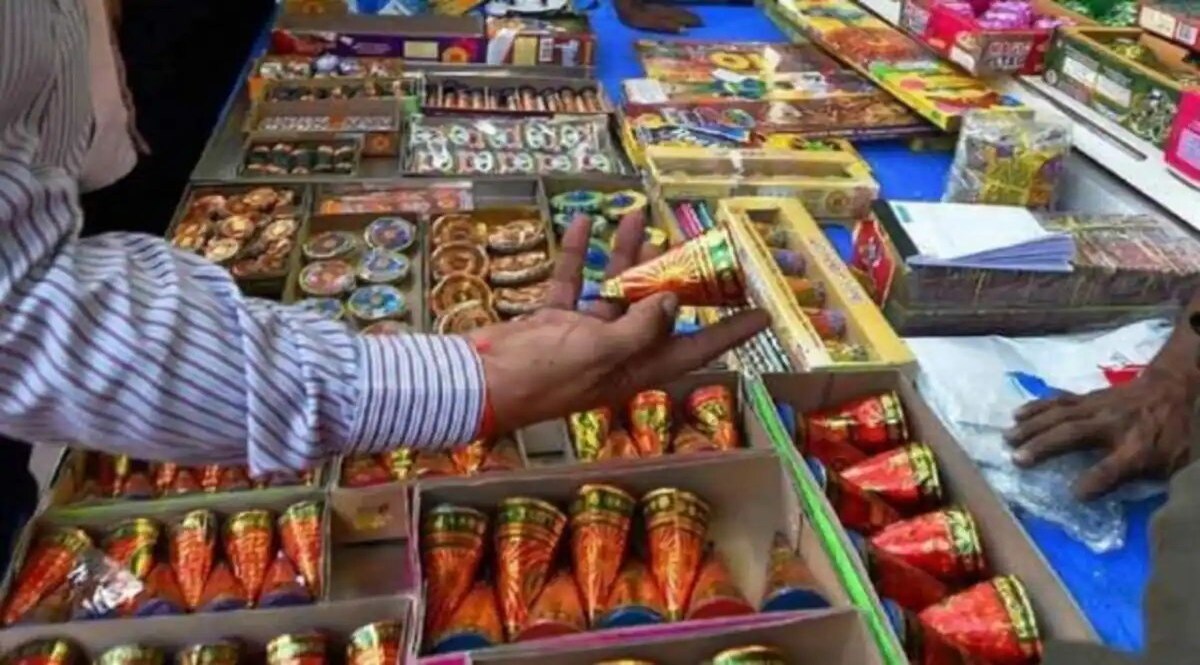 Delhi Firecracker Punishment: दिल्ली में पटाखे फोड़ने पर होगी 6 महीने की सजा! CrimeTak